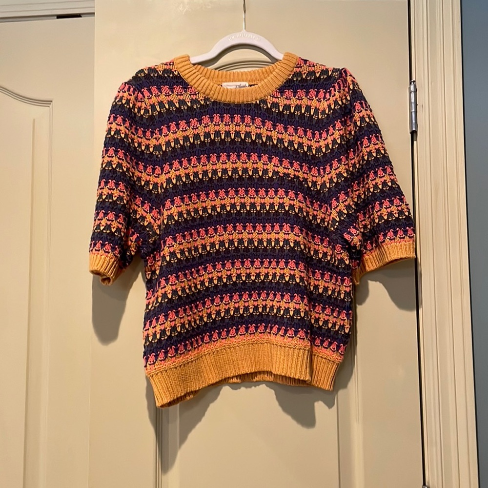 Universal thread short sleeve sweater